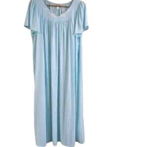 Miss Elaine Classic Ballet Nightgown Size L Light Blue Embroidered Short Sleeve